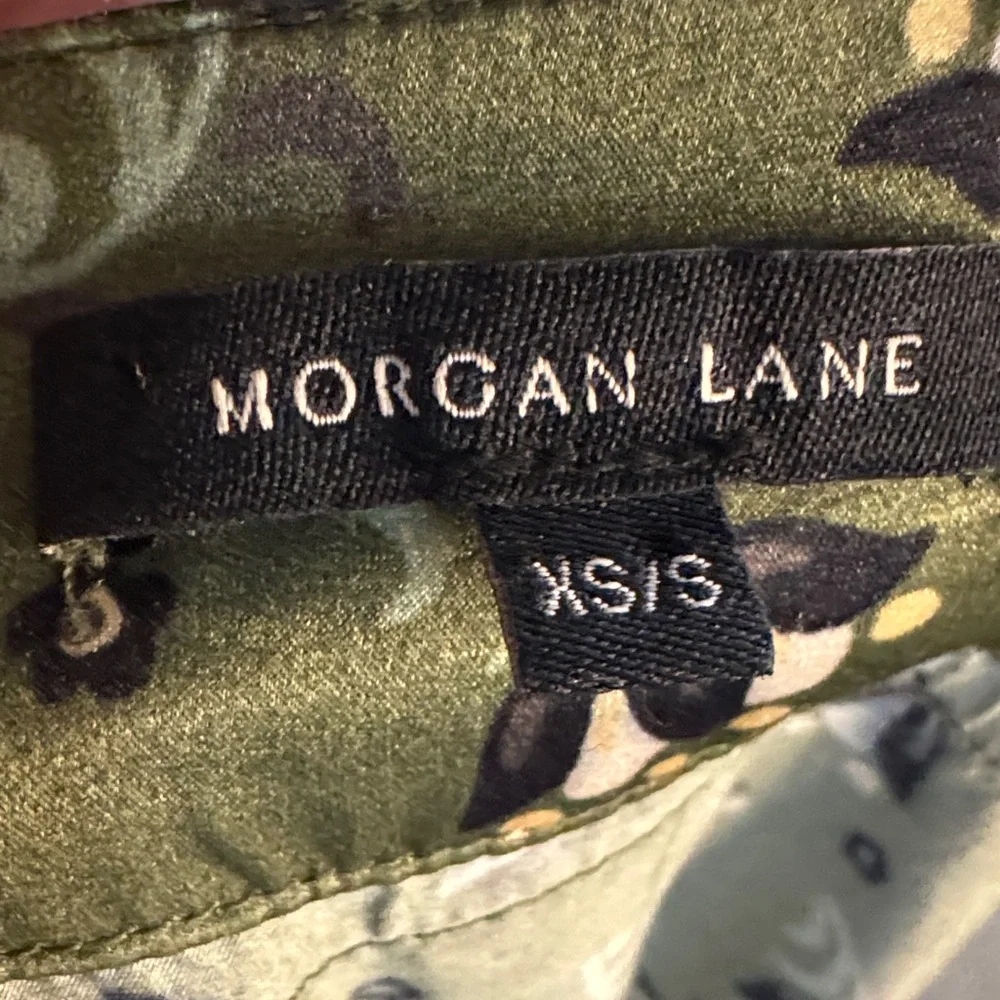 Morgan Lane Olive Satin Floral Robe with Black Trim - Picture 4 of 4